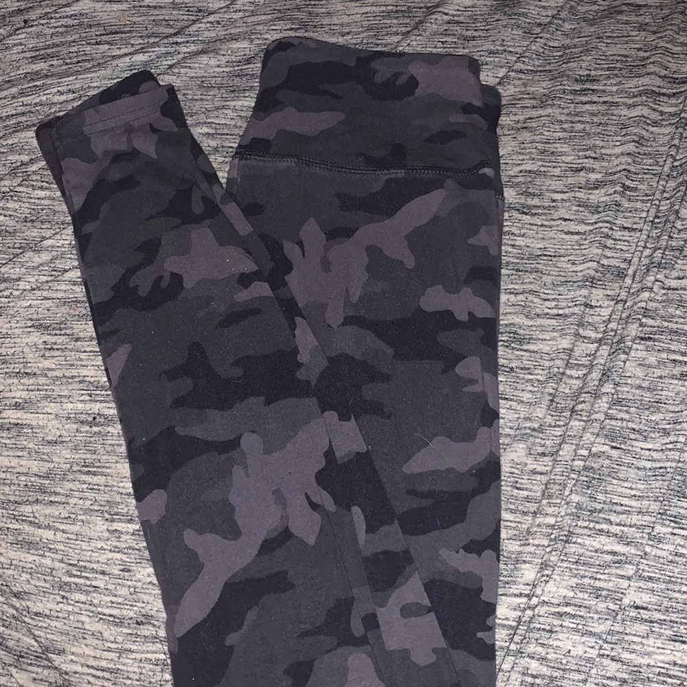 Wild fable size xs camo leggings